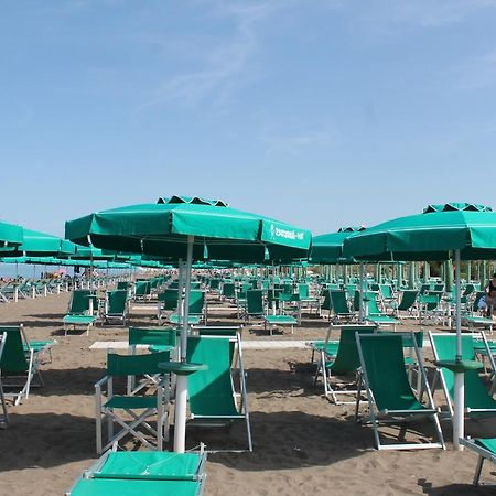 Liberius A Soli 100M Dal Mare 马里纳-迪卡斯塔涅托 外观 照片